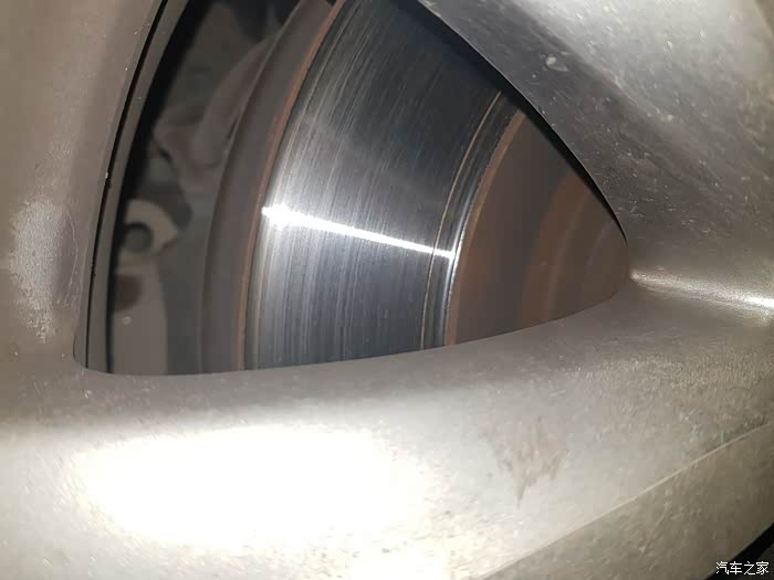 刹车盘有很深划痕