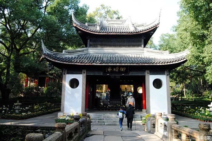 继续走,有这御碑亭.