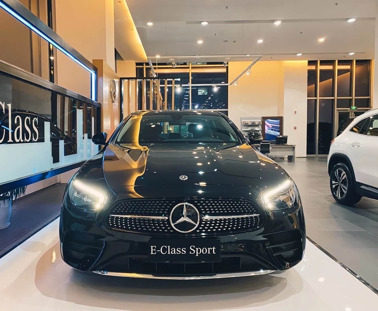 【图】全新奔驰e-class,外观真亮堂._奔驰e级论坛_汽车之家论坛