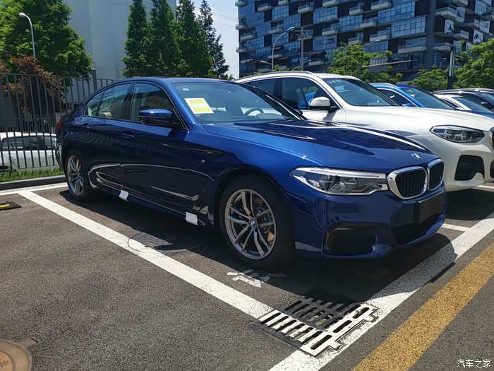 终于实现了自己的蓝天白云梦情迷进口宝马525i地中海蓝
