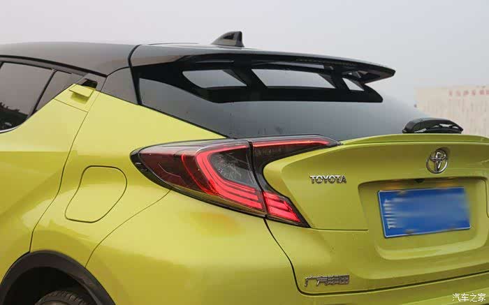 后挡风隐私玻璃.这款车的后窗玻璃大吗?