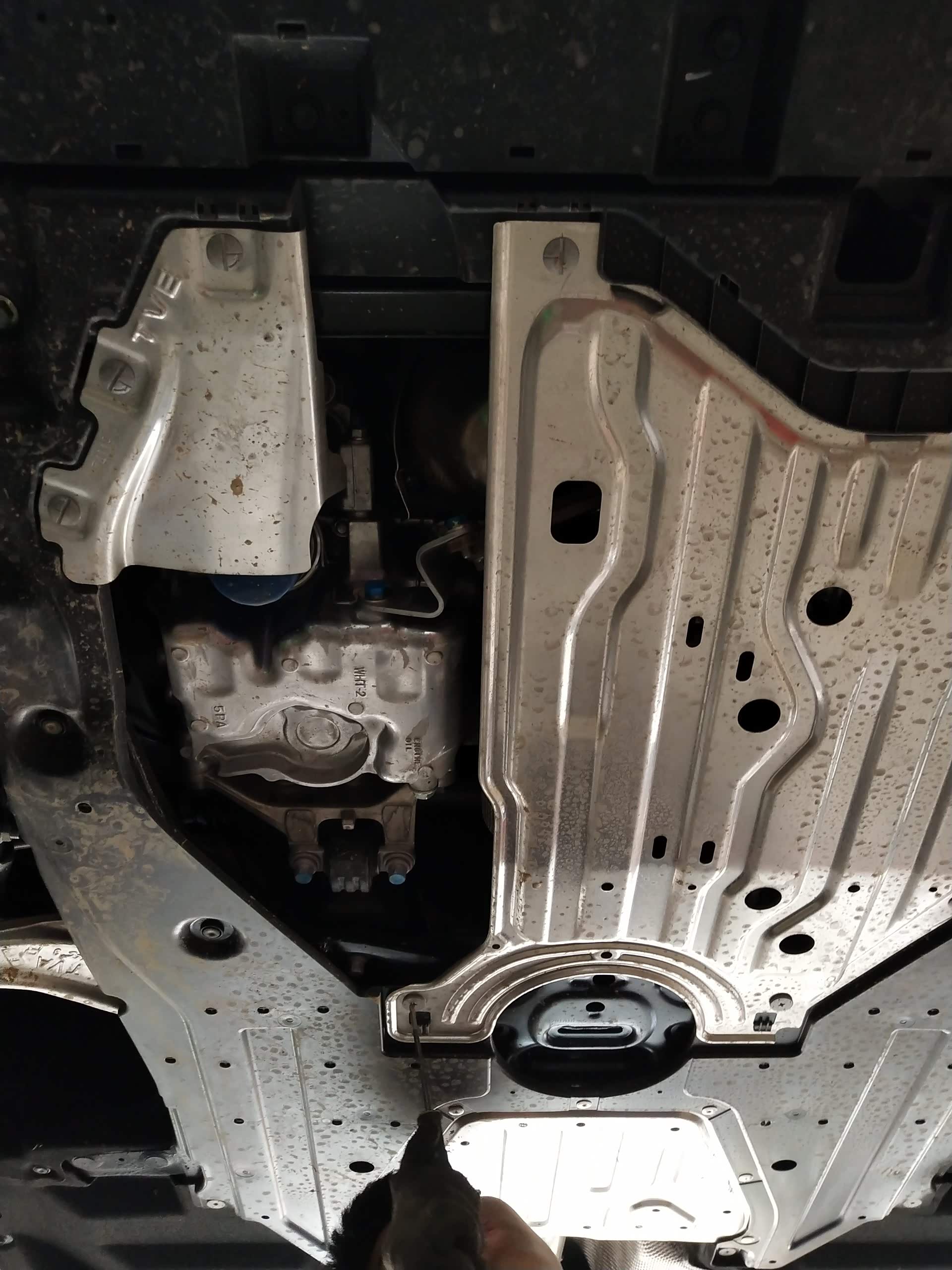 英诗派原车有护板么?