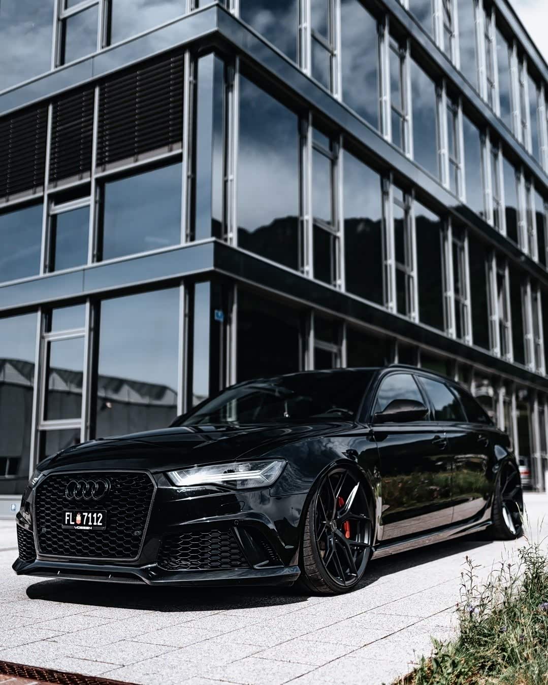黑色的奥迪rs6最运动的模样