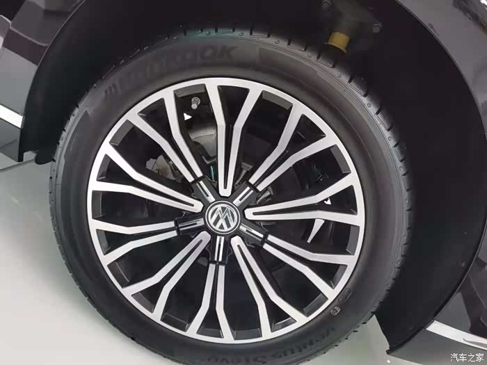 带你一起看看商务男——辉昂