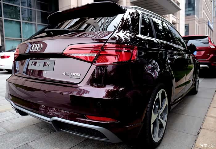 奥迪a3西拉红2018三十周年款sportback40tfsi运动小选装作业