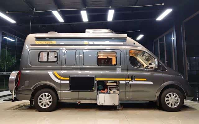 上汽大通v80plus改装成旅行车非常的实用.