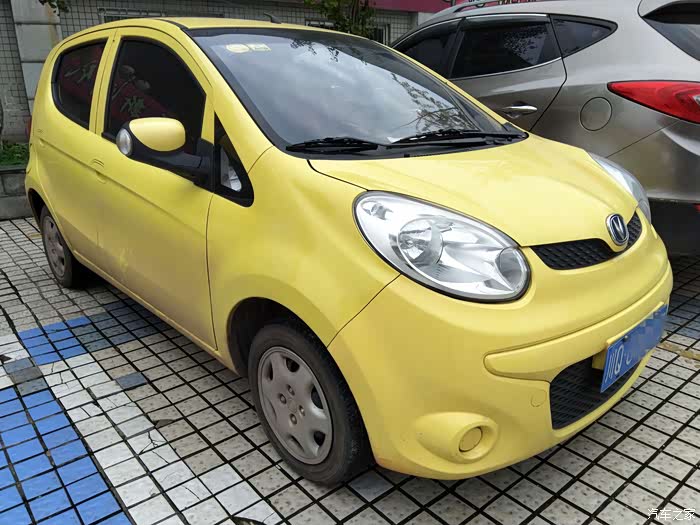 四川长安家族黄色奔奔mini秀出迷你风采