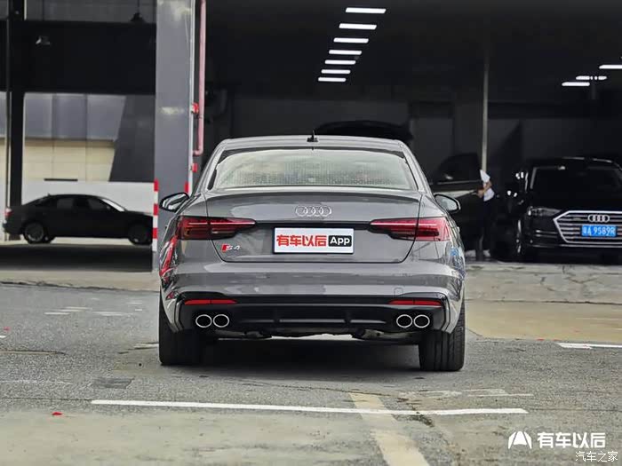 关注奥迪s4的黑光包