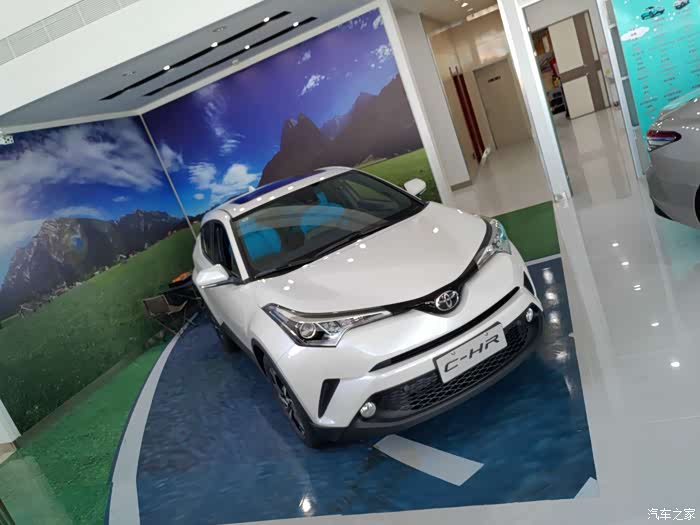 白色的年轻饭没事看看广汽丰田chr