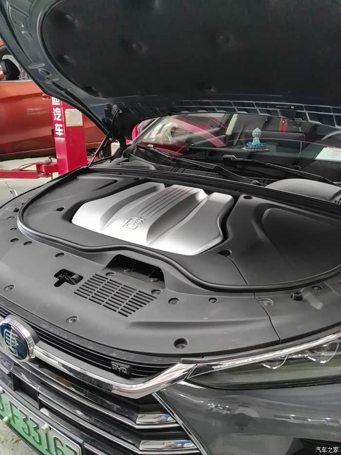 整洁的发动机舱