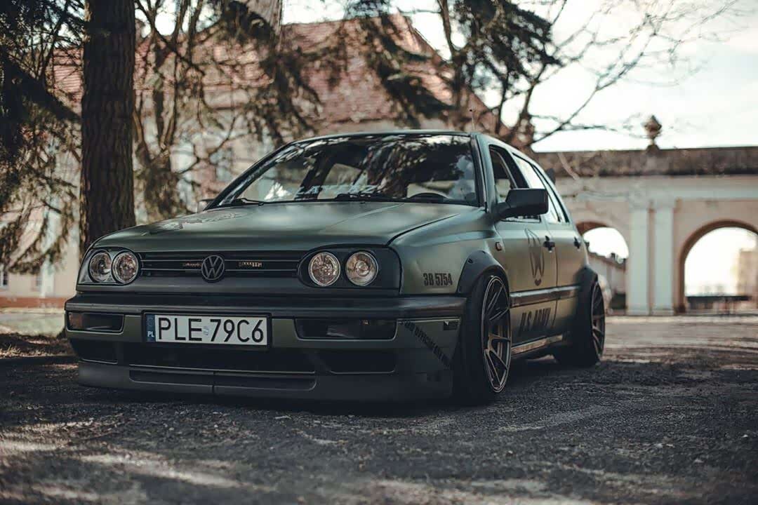 非常耐看的大众高尔夫mk3还是改军绿色的