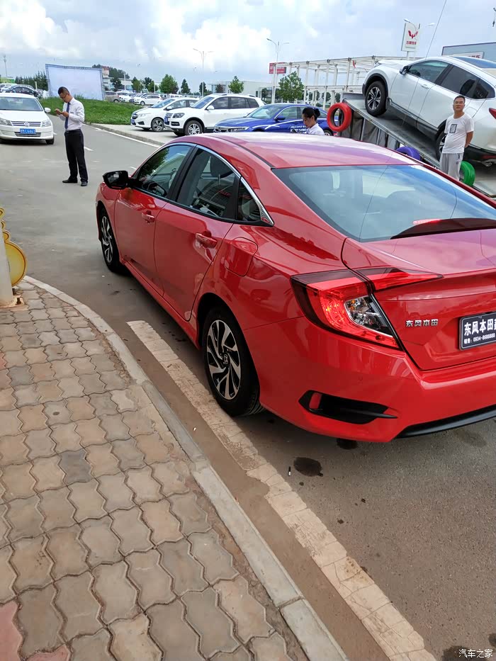 来点红色十代思域实车照 尽量无色差