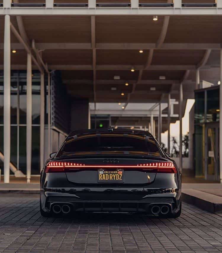 黑武士低趴奥迪a7少数车尾比车头好看的车型你认为呢