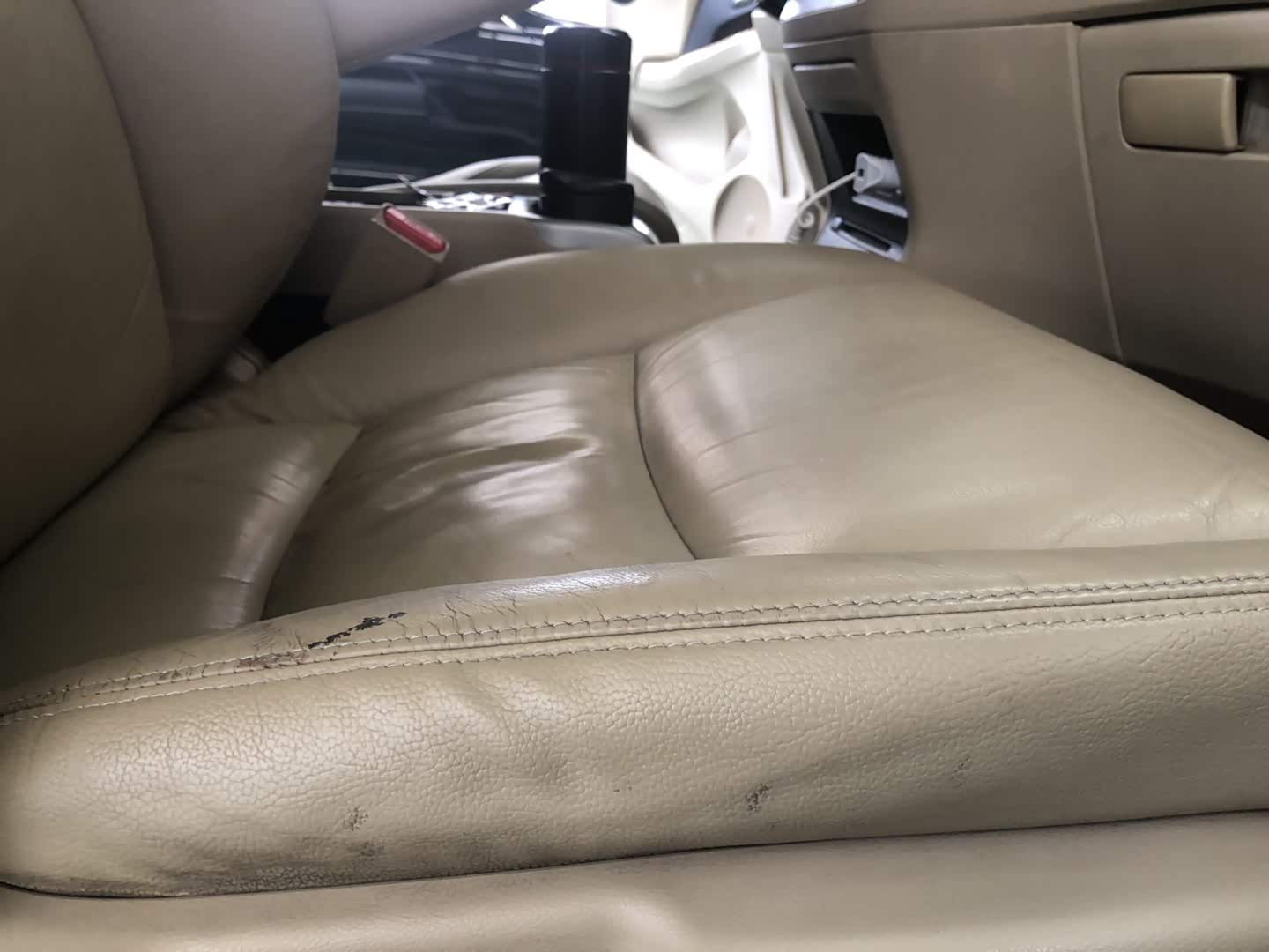 卡罗拉更换主驾驶座椅海绵和真皮.