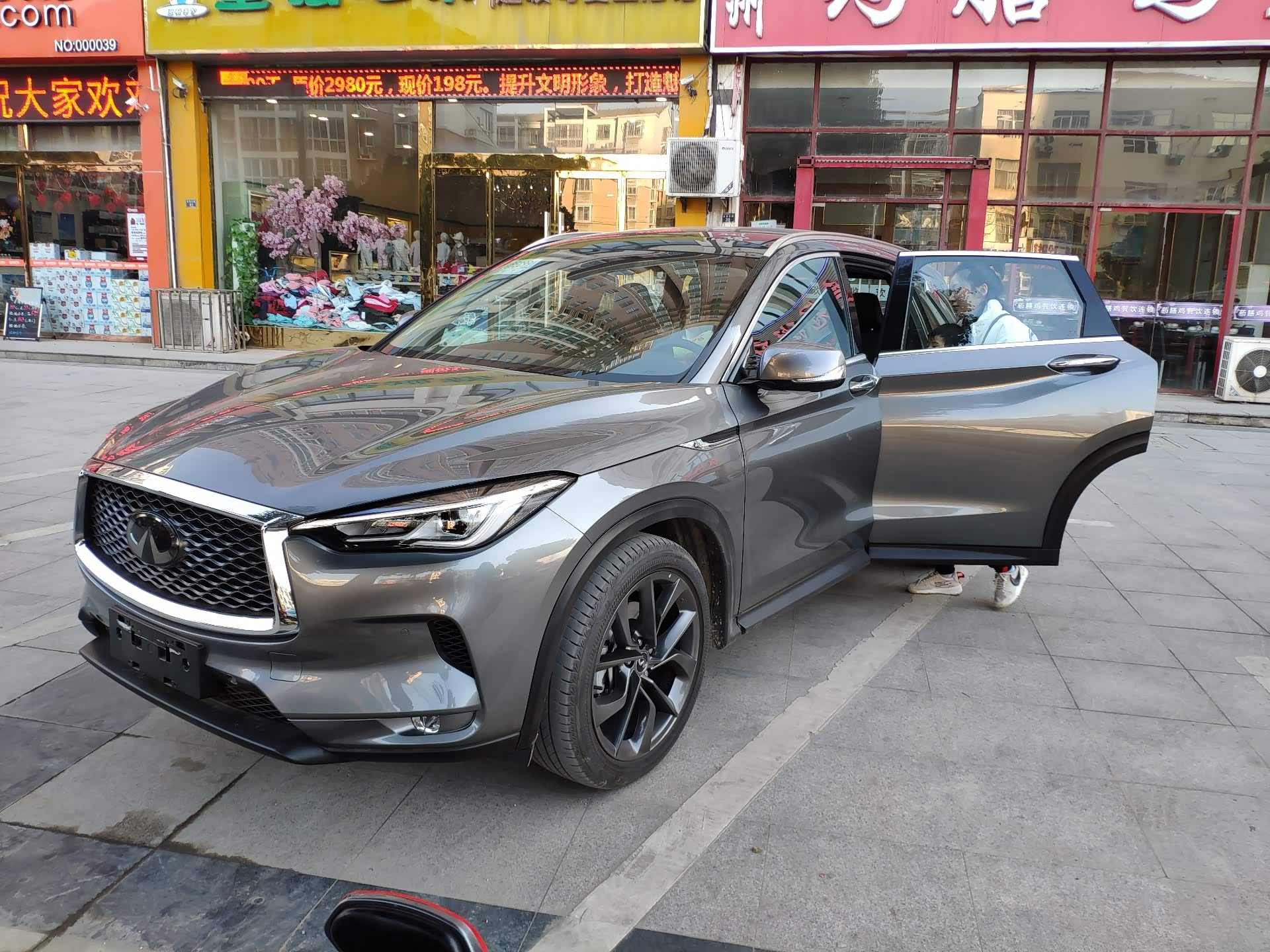 5480 | 回复: 68 英菲尼迪qx50论坛 请问有提铂金灰的车主吗?