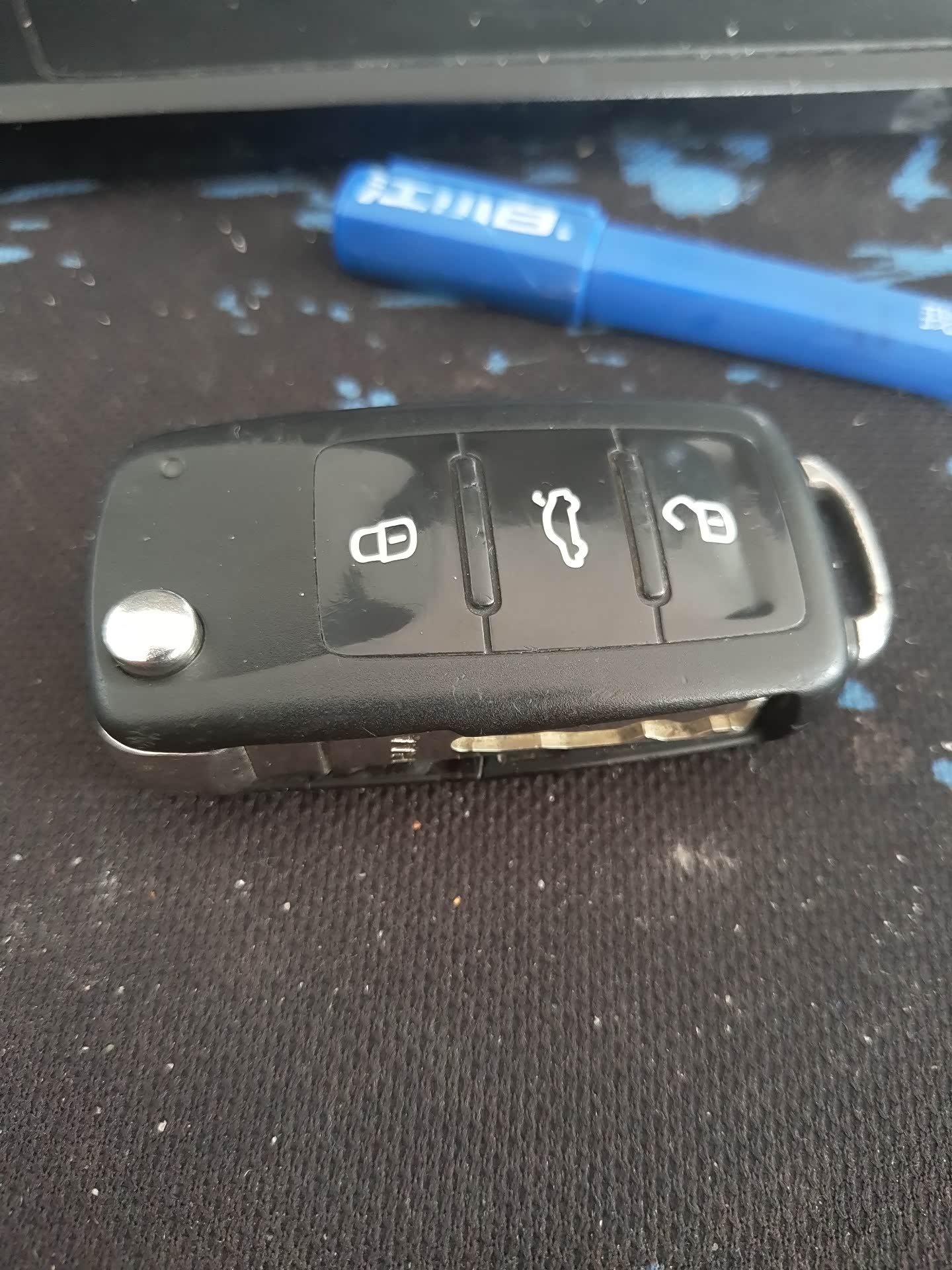 今天安装了德赛西威187B,好多大洋。疼!