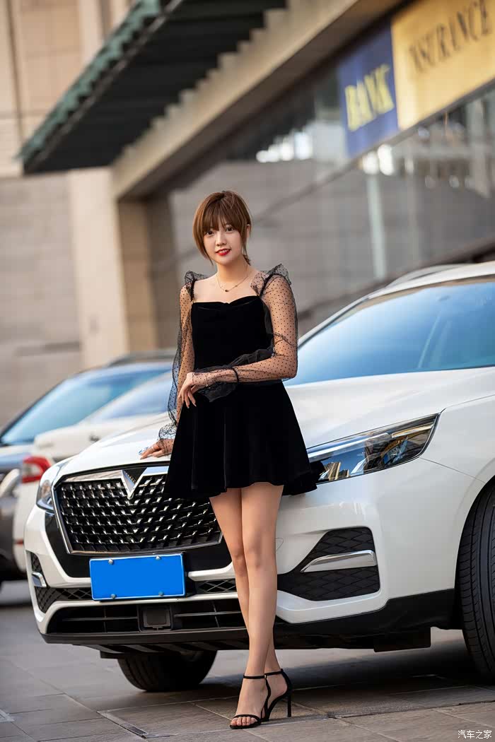 媳妇当车模甜美媳妇携大白90给大家请安啦