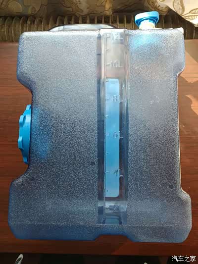 水箱侧面有刻度最容量12升