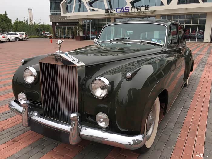 收藏不只是收喜欢的车脑补知识也是一大乐趣60年代劳斯莱斯银云2