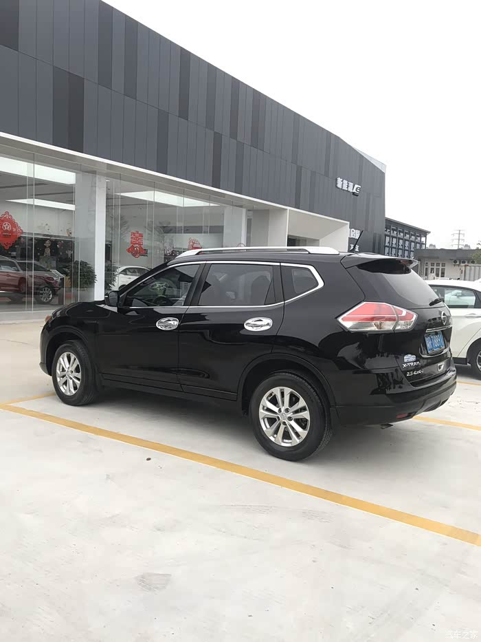 奇骏黑色成熟稳重