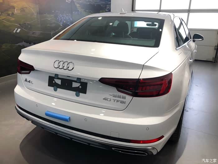 奥迪a4l40tfsi时尚朱鹭白色提车作业