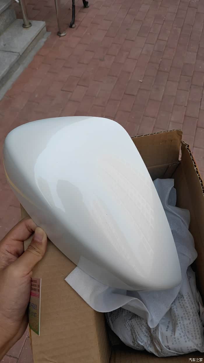 阿特兹珍珠白车漆确实挺厚的