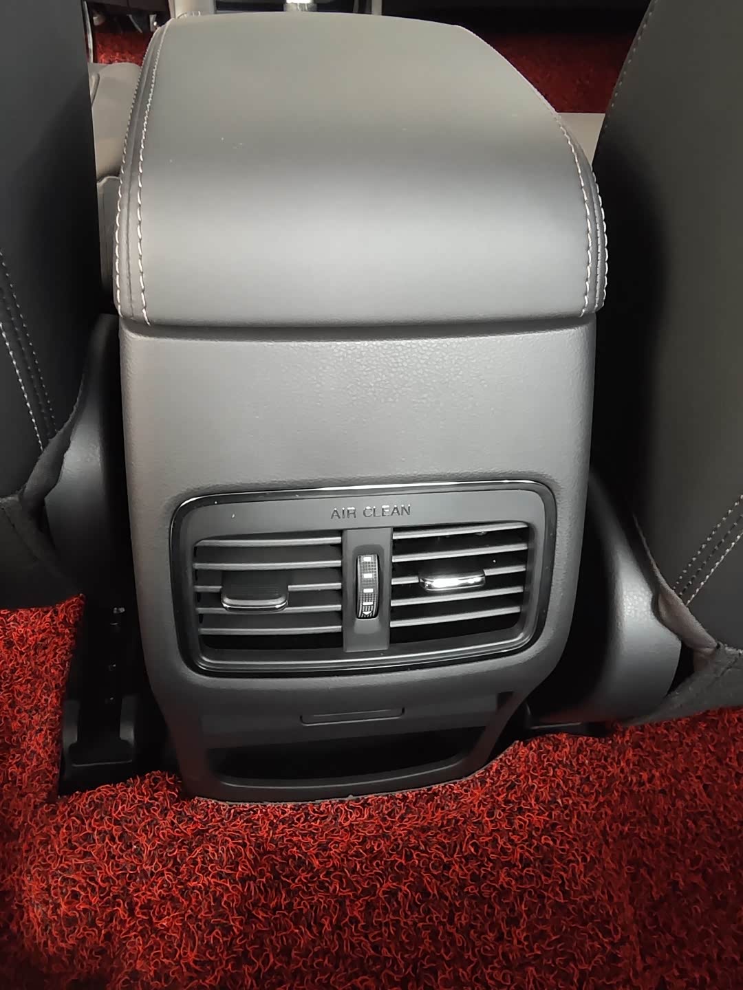 后排空调出风口