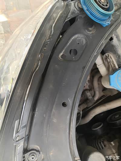 左右和高低都需要调,我知道是这两个孔,这应该是调近光的,远光在哪调?