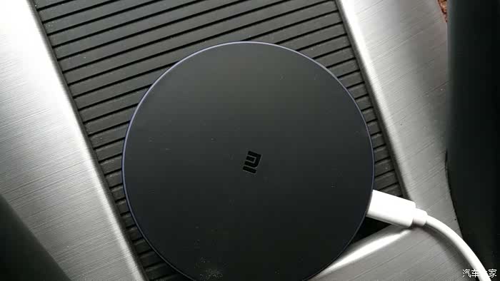 661期小米无线充电器