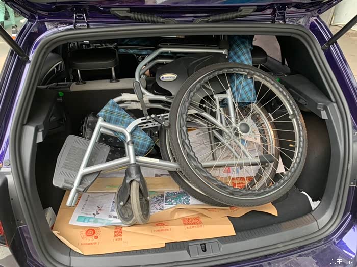 高尔夫7.5后备箱能放进标准大小轮椅