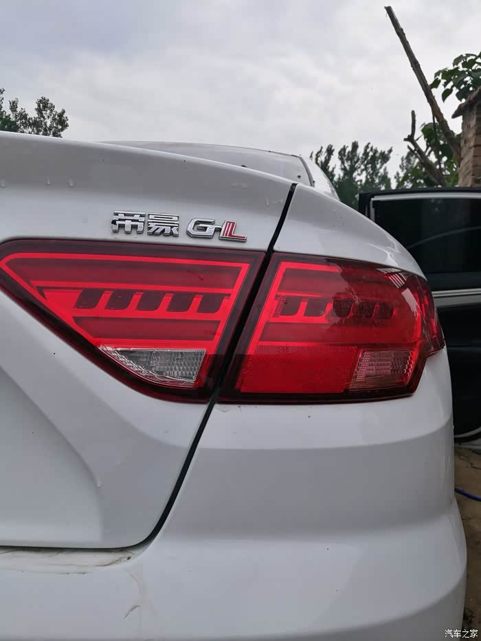 尾灯照,点亮效果漂亮呢