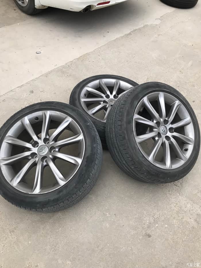 原厂丰田锐志18寸大轮毂