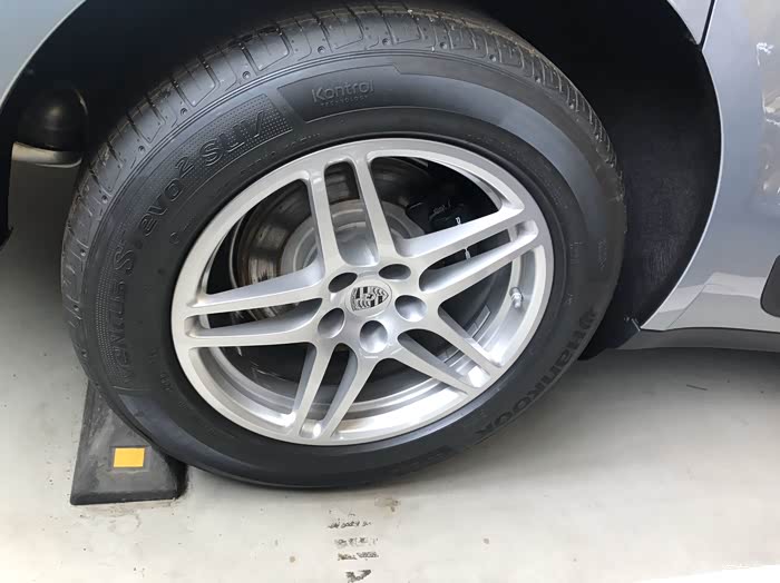 大家macan上配的什么原厂轮胎