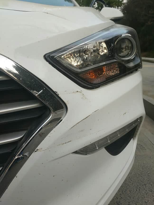 名图追尾别人了