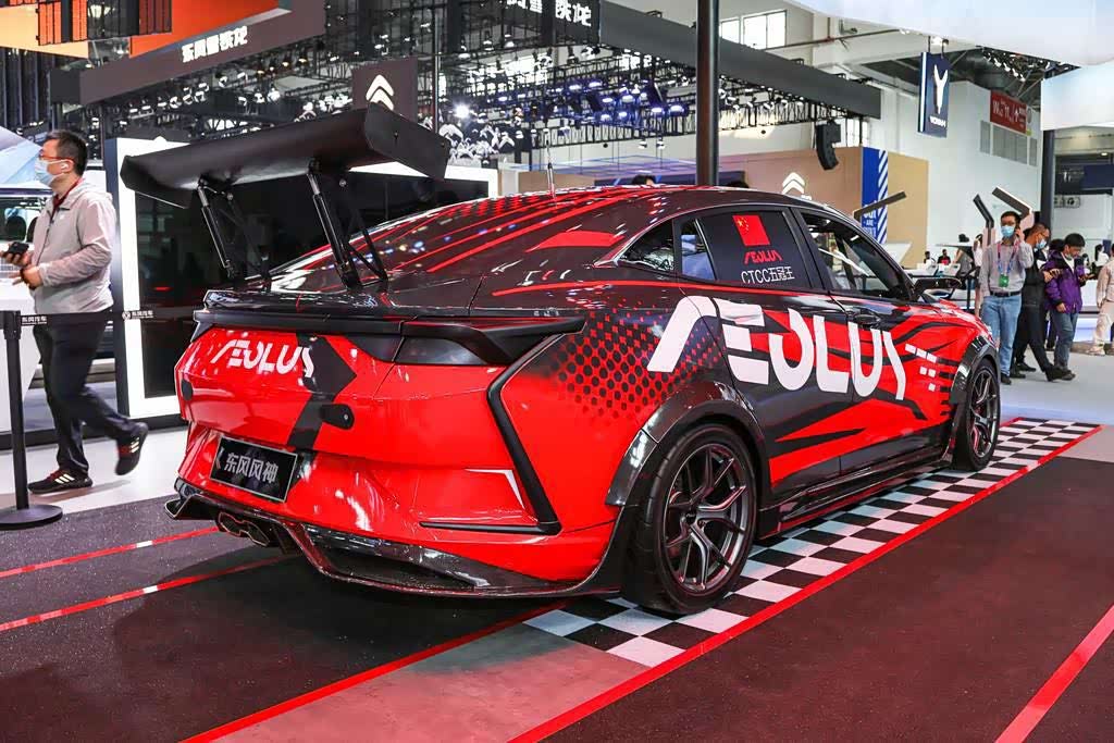 图 东风风神奕炫,赛车版的涂装非常的漂亮.