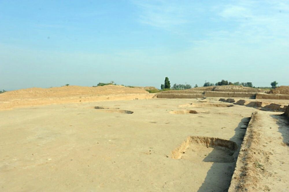 在襄汾縣有個陶寺遺址這裡僅黃河中游區以龍山文化陶寺類型為主遺址還