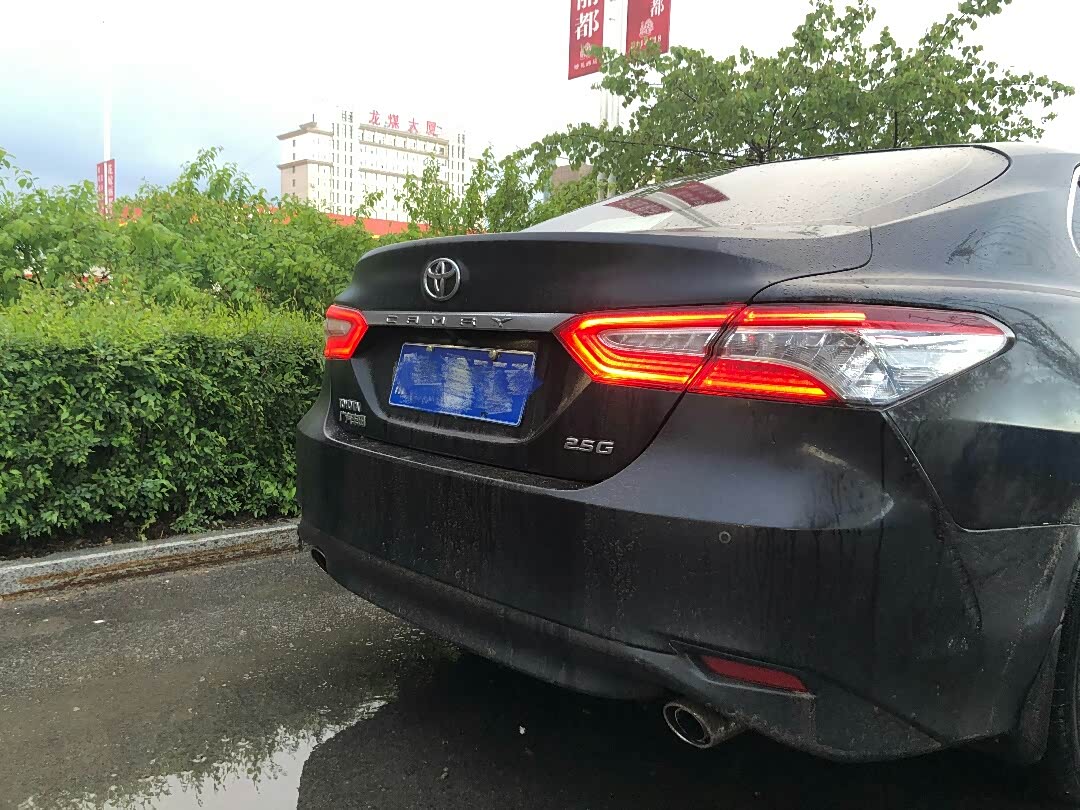 蓝天白云,我们在路上-八代凯美瑞