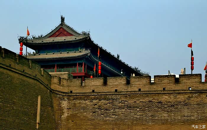 东门城楼-西安老城四周被城墙包围,是我国保存最好最完整的城墙,四个