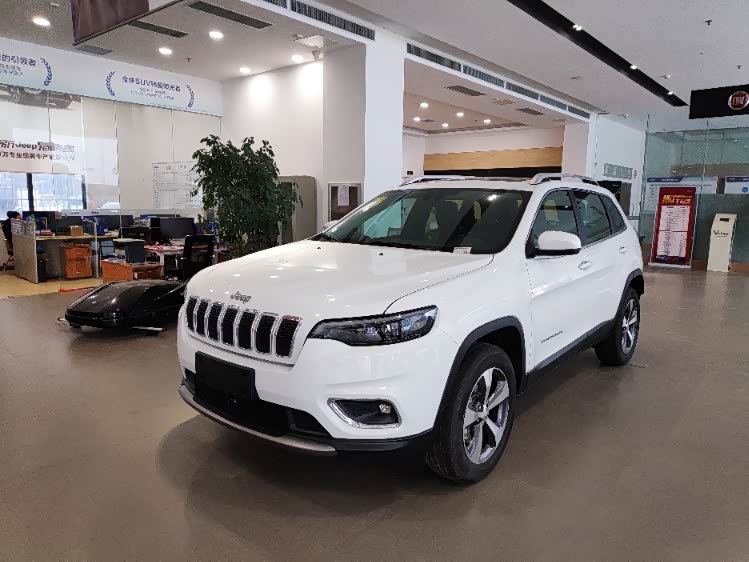 19款jeep自由光进店试驾