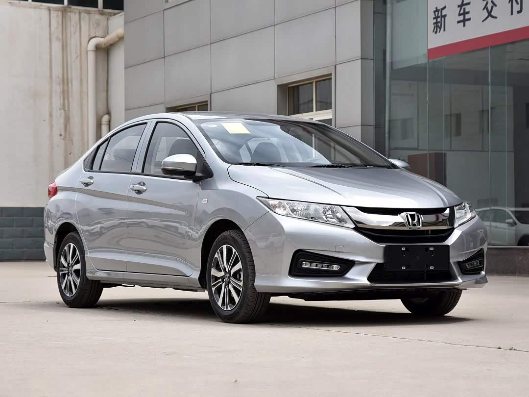 外观上来说,锋范身上的本田家族特征还是比较浓厚的_长安v5论坛_手机