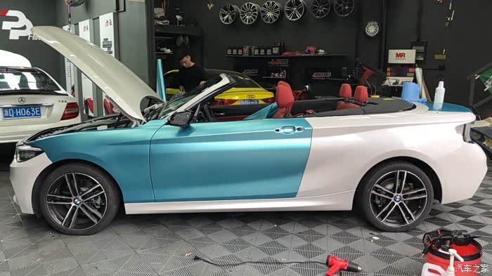 225i敞篷改色膜电光蓝