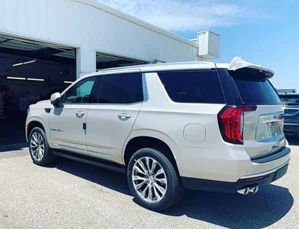 gmc的大越野车,真的非常粗犷,空间大,越野性能无须质疑.