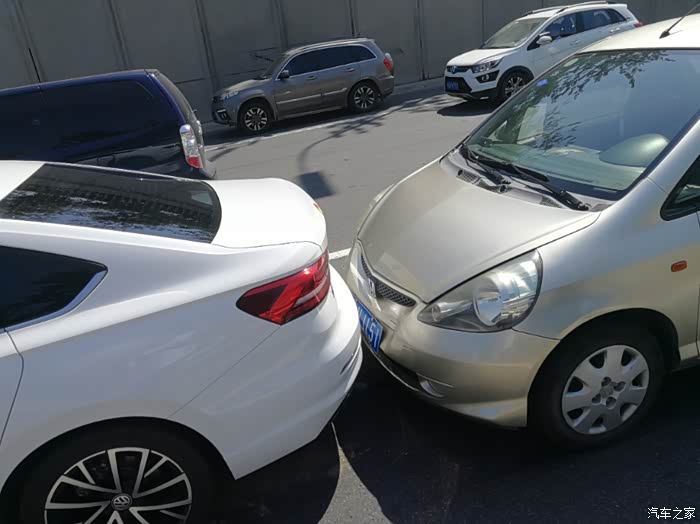 1000公里朗逸p被追尾