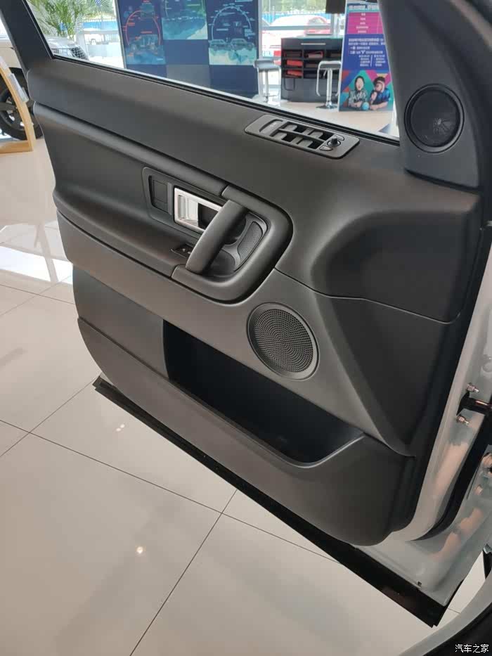 路虎到店看车/试驾# 低价高颜值的发现神行