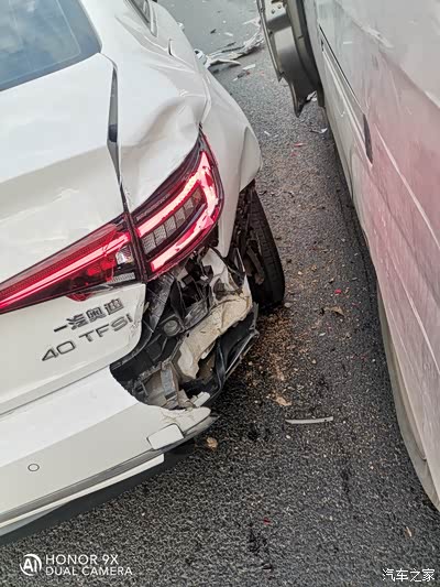 车子被追尾了!心疼!_奥迪a4l论坛_手机汽车之家