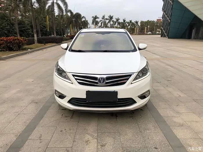 当年非常畅销的国产紧凑车老款长安逸动