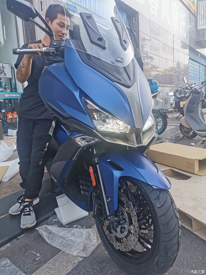 为了城市骑行再添新成员台产光阳xcitings400