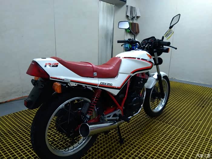 又纳入一台收藏车1983年本田cbx250rs