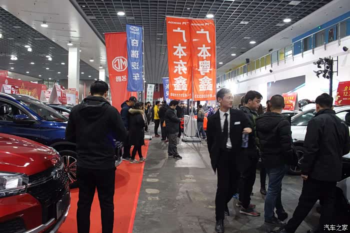 自驾长安cs35去无锡体育中心看车展