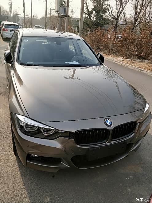 致敬经典的宝马3系……在产品末端换购320li耀夜雪松灰